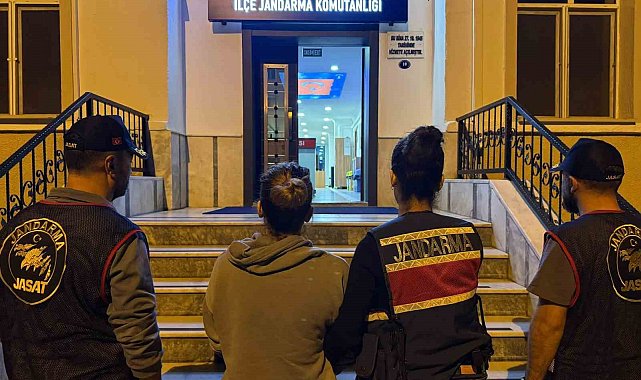 Firari kadın mutfaktaki gizli bölmede yakalandı