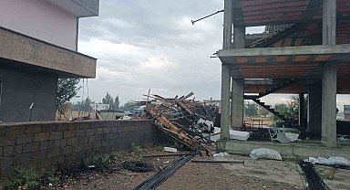 Fırtına da cami minaresi ve ağaç devrildi, çatı yıkıldı