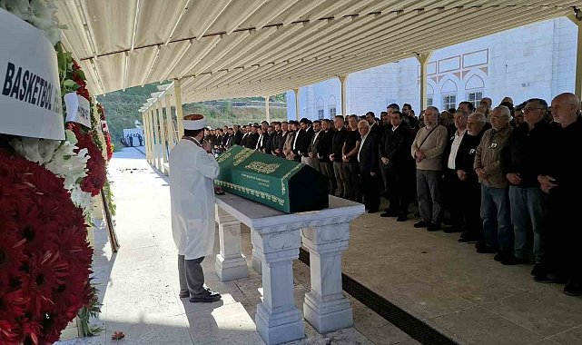 Fon soruşturmasında adı geçen ve Çekmeköy'de aracında ölü bulunan iş insanı toprağa verildi