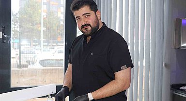Fotoğraf çektirmek isteyenler hastası oluyor, Sivas'ta bir diş hekimi Eypio'ya benzerliği ile dikkat çekiyor