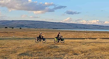 Fransız çiftin 9 bin 600 kilometrelik bisiklet macerası Adilcevaz'da son buldu