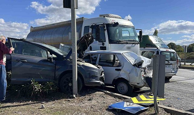 Freni patlayan tanker zincirleme kazaya yol açtı: 4 yaralı