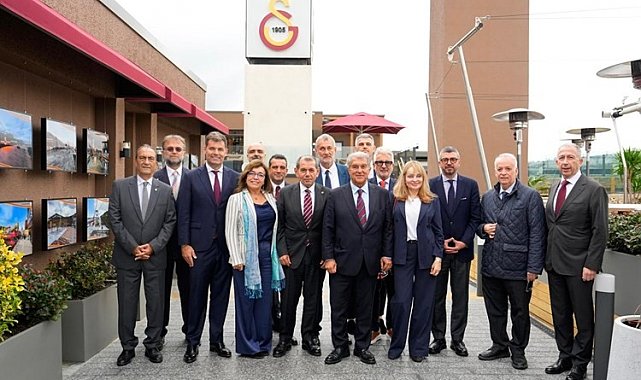 Galatasaray ve Barcelona yönetimi dostluk yemeğinde buluştu
