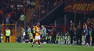 Galatasaray'da Lucas Torreira kırmızı kart gördü