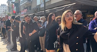 Gazetecilerin eyleminde gazetecilere Yeni Partililerden engel