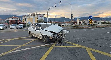 Gaziantep'te 2 otomobil çarpışması sonucu maddi hasar meydana geldi