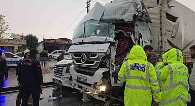 Gaziantep'te 3 aracın karıştığı zincirleme kaza: 2 yaralı