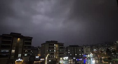 Gaziantep'te art arda şimşekler çaktı