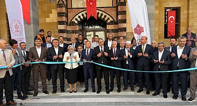 Gaziantep'te depremde hasar gören tarihi Tahtani Camii yeniden ibadete açıldı