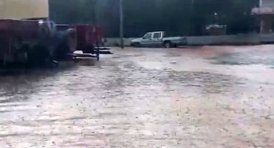 Gaziantep'te etkili olan dolu ve sağanak hayatı olumsuz etkiledi