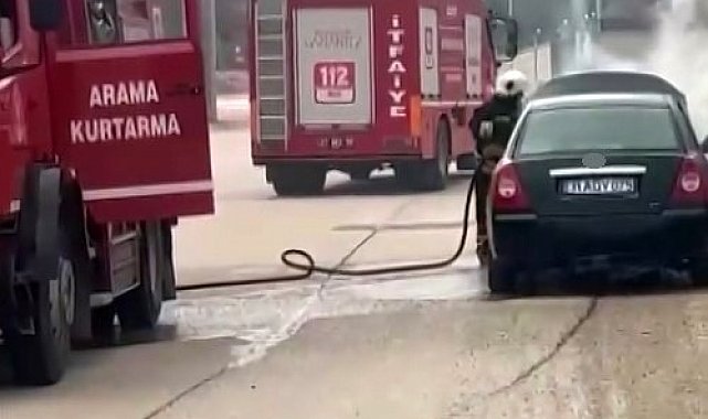 Gaziantep'te seyir halindeki araç alev aldı