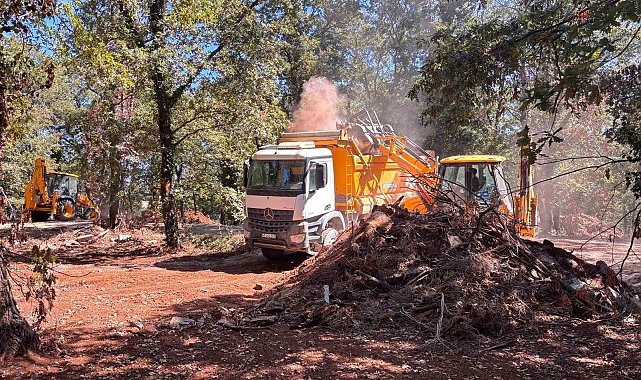 Gebze'deki mezarlıklarda yoğun mesai