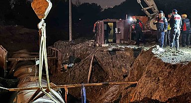 Gece saatlerinde göçük altında kalan işçi kurtarıldı