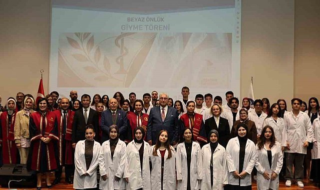 Geleceğin eczacıları beyaz önlüklerini giydi