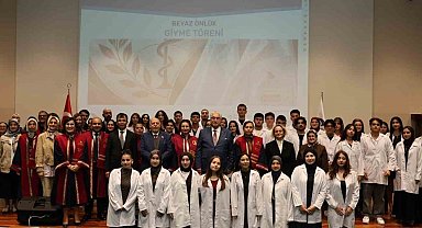 Geleceğin eczacıları beyaz önlüklerini giydi