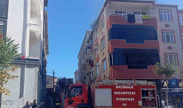 Gelibolu'da bir apartmanın 4'üncü katından çıkan yangın korkuttu