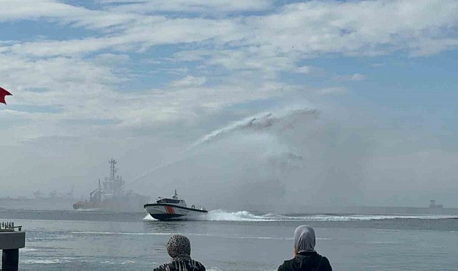 Gemlik'te Cumhuriyet Bayramı coşkusu denize taştı