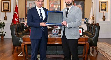 Genç Ahi'den Vali Baruş'a anlamlı takdim