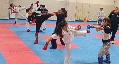 Genç sporcular haftanın 6 günü karate yapıyor