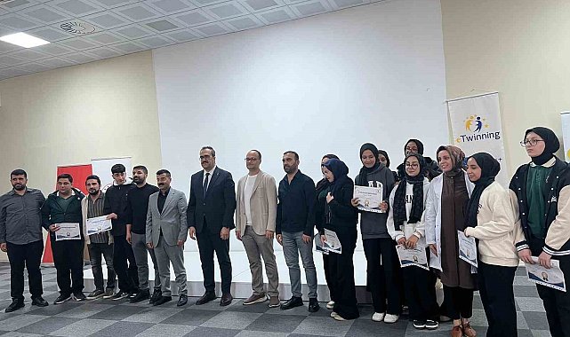 Genç'te öğrencilere güvenli internet eğitimi verildi