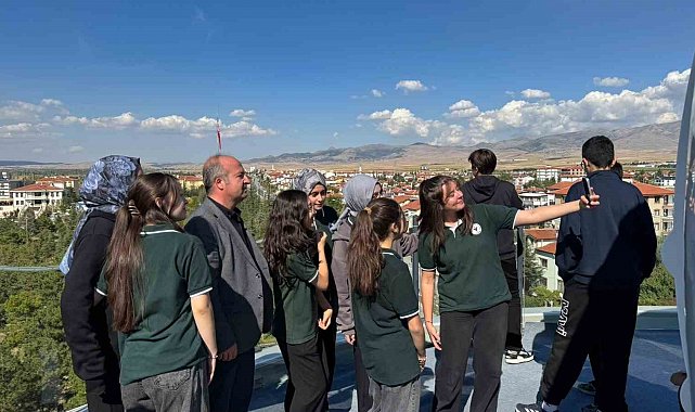 Gençlerin bilim ve uzay merakı gözlemevinde buluştu