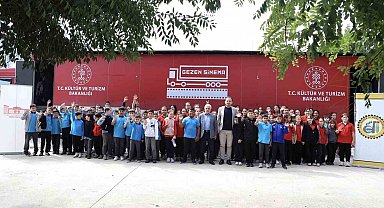 Gezen sinema ilkokul öğrencileri ile buluşuyor