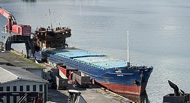 Giresun'da hasarlı gemiden yayılan yanık kokusu endişelendirdi
