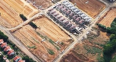 Göç yolundaki leylekler dronla görüntülendi