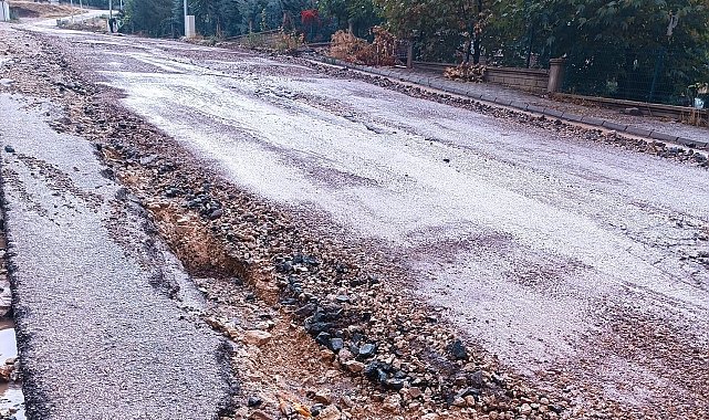 Gölbaşı'nda sel suları karayolunda hasara neden oldu