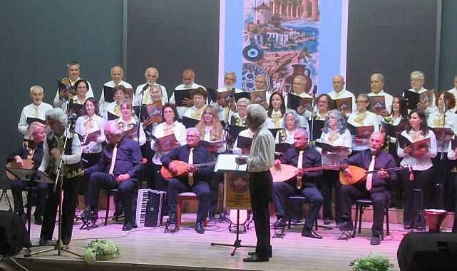 Gömeç'te türkü şöleni: Anadolu'nun sesi gönülleri fethetti