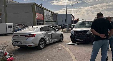 Gönen Sanayi Sitesi'nde trafik kazası kamerada