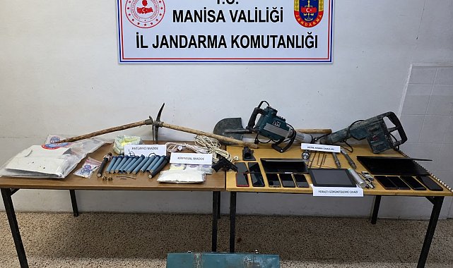 Gördes'te patlayıcılarla kaçak define kazısına suçüstü: 8 gözaltı