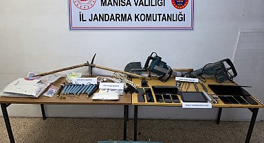 Gördes'te patlayıcılarla kaçak define kazısına suçüstü: 8 gözaltı