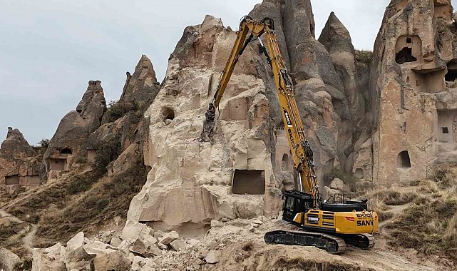 Göreme'de bir kısmı çöken peribacasının çevresinde temizlik çalışmaları başladı