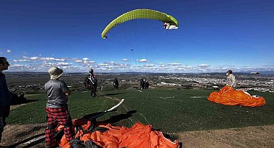 Güneşi fırsat bilen gökyüzü sevdalıları 'havalara uçtu'