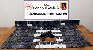 Hakkari'de 142 kaçak cep telefonu ele geçirildi