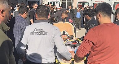 Hakkari'de iki araç kafa kafaya çarpıştı: 1 ölü, 7 yaralı