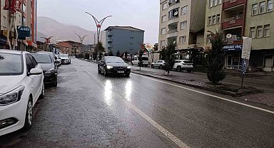 Hakkari'de sağanak yağış etkisini sürdürüyor