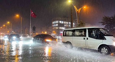 Hakkari'de yağmur yağışı