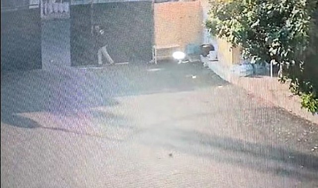 Halde üzerine demir kapı düşen bekçi yaralandı