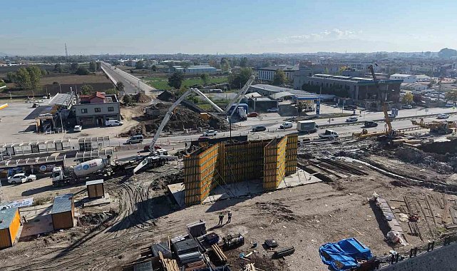 Hastane ile şehir merkezi ulaşımını kolaylaştıracak köprüde ilk ayağın betonu döküldü