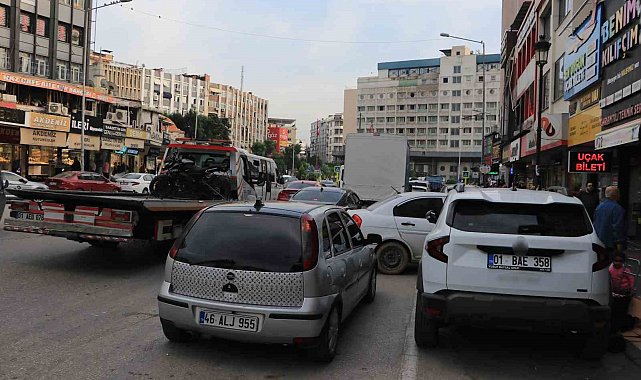 Hatalı parklar trafik akışını etkiledi, vatandaşlar tepki gösterdi