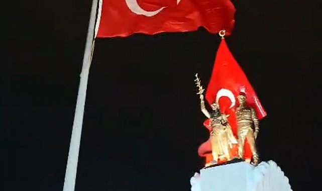 Hatay'da bayraklar fırtına nedeniyle geçici olarak indirildi