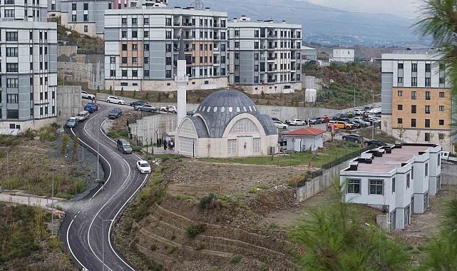 Hatay'da depremin ardından inşa edilen 136'ncı cami ibadete açıldı