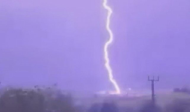 Hatay'da şimşeklerin ardından sağanak yağış etkili oldu
