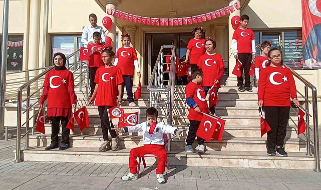 Havza'da özel öğrencilerden Cumhuriyet Bayramı kutlaması