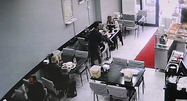 Heimlich manevrası ile hayata tutunan yaşlı adam, yemeğe devam etti