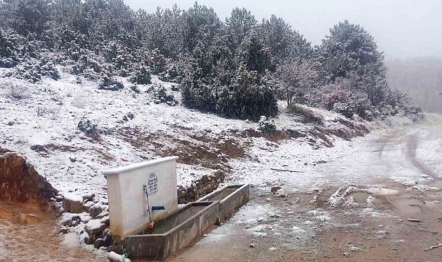 Hisarcık'ın Karbasan köyüne mevsimin ilk karı yağdı