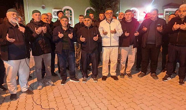 Hisarcık'ta 23 kişilik umre kafilesi dualarla uğurlandı