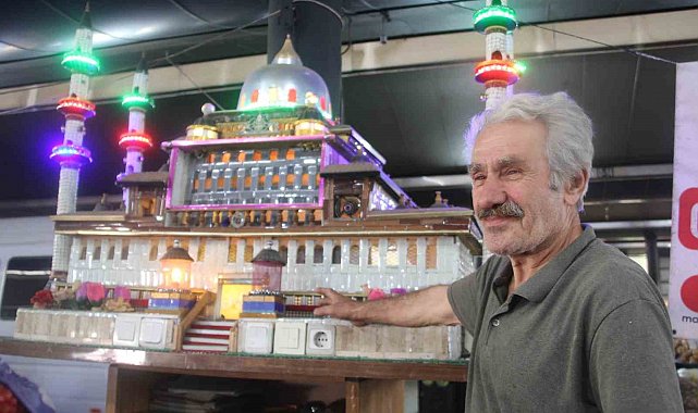 Hobi amacıyla başladı, 400 kiloluk cami maketi yaptı